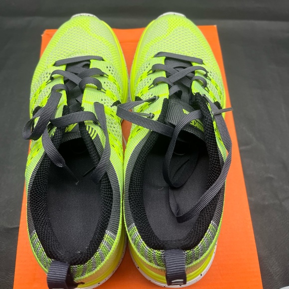 Women’s Nike Flyknit - Size 6.5 - Worn one time/like brand new - Picture 6 of 7